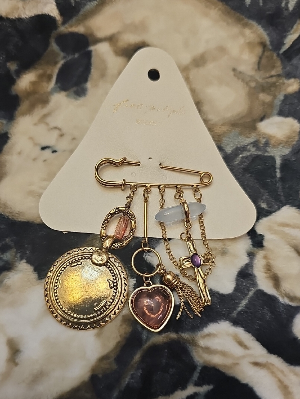 NWT Free People Carry On Pin Gold Tone Brooch Heart Charms Safety Pin - Picture 2 of 6